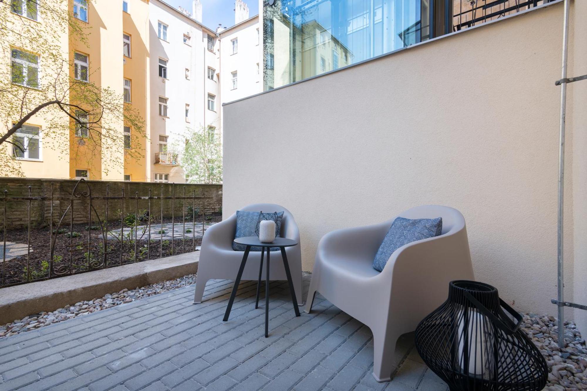 Hidden Art Boutique Residence By Dwellfort, Prague